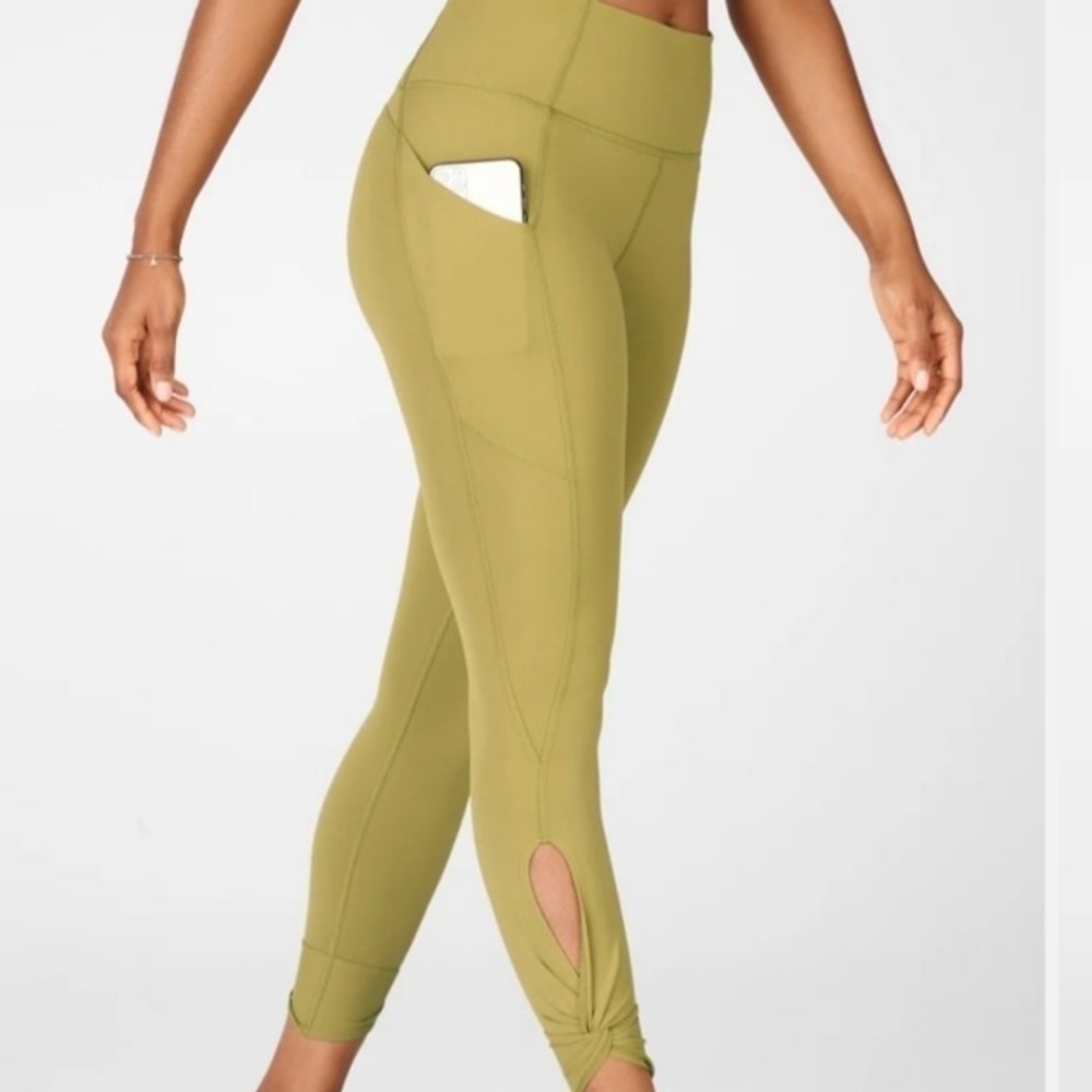 Fabletics pure love twist ankle